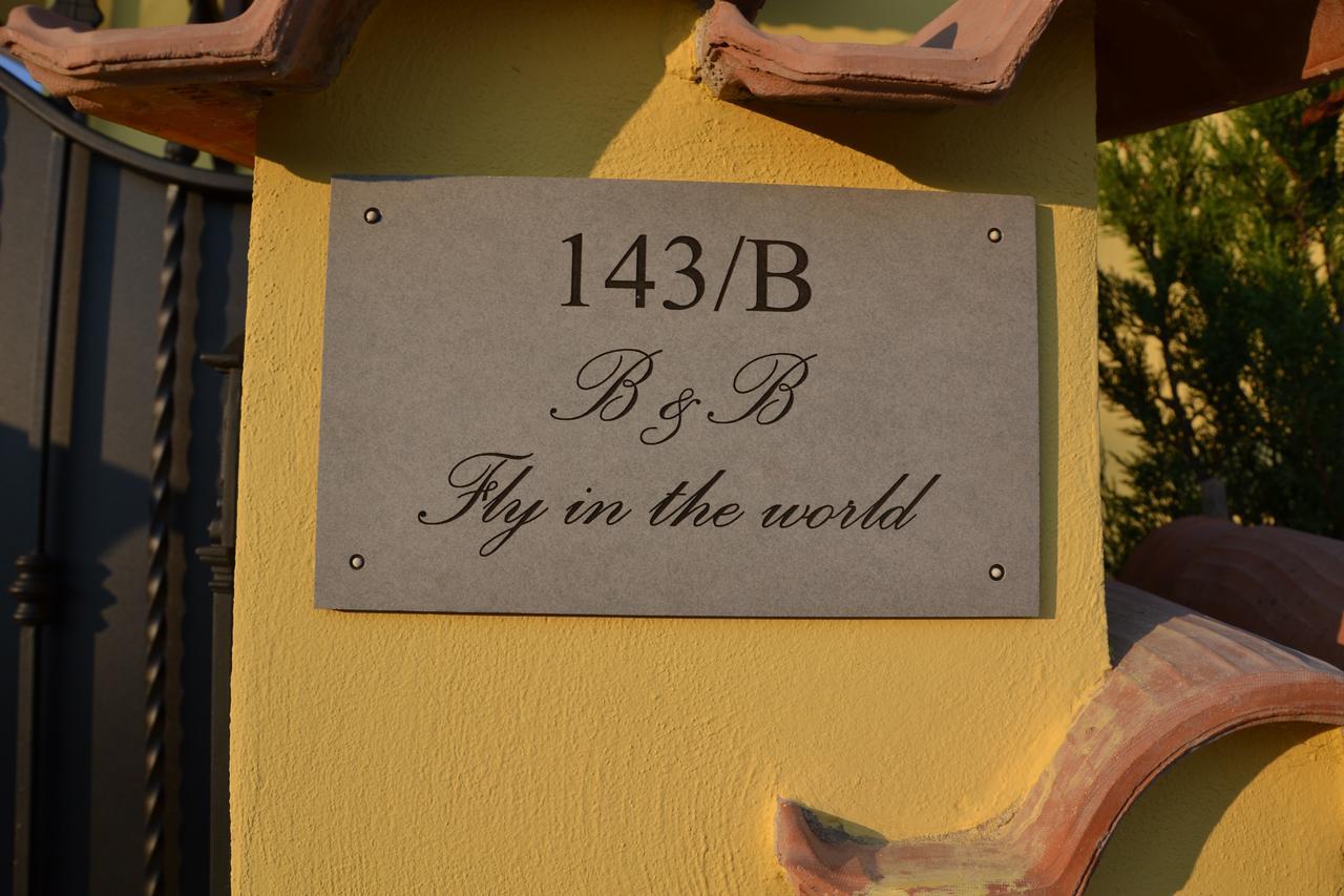 Fly In The World B&B Fiumicino Bagian luar foto