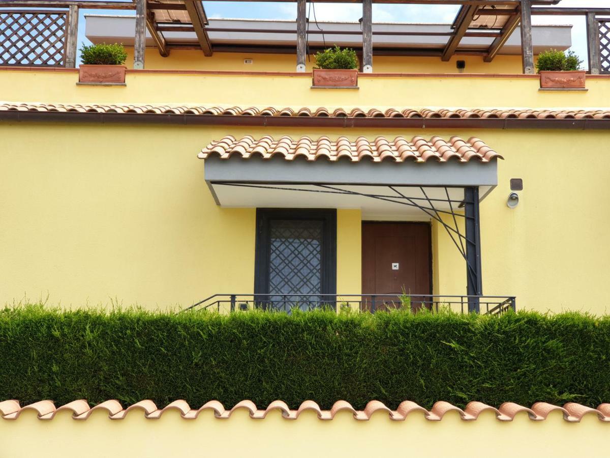 Fly In The World B&B Fiumicino Bagian luar foto
