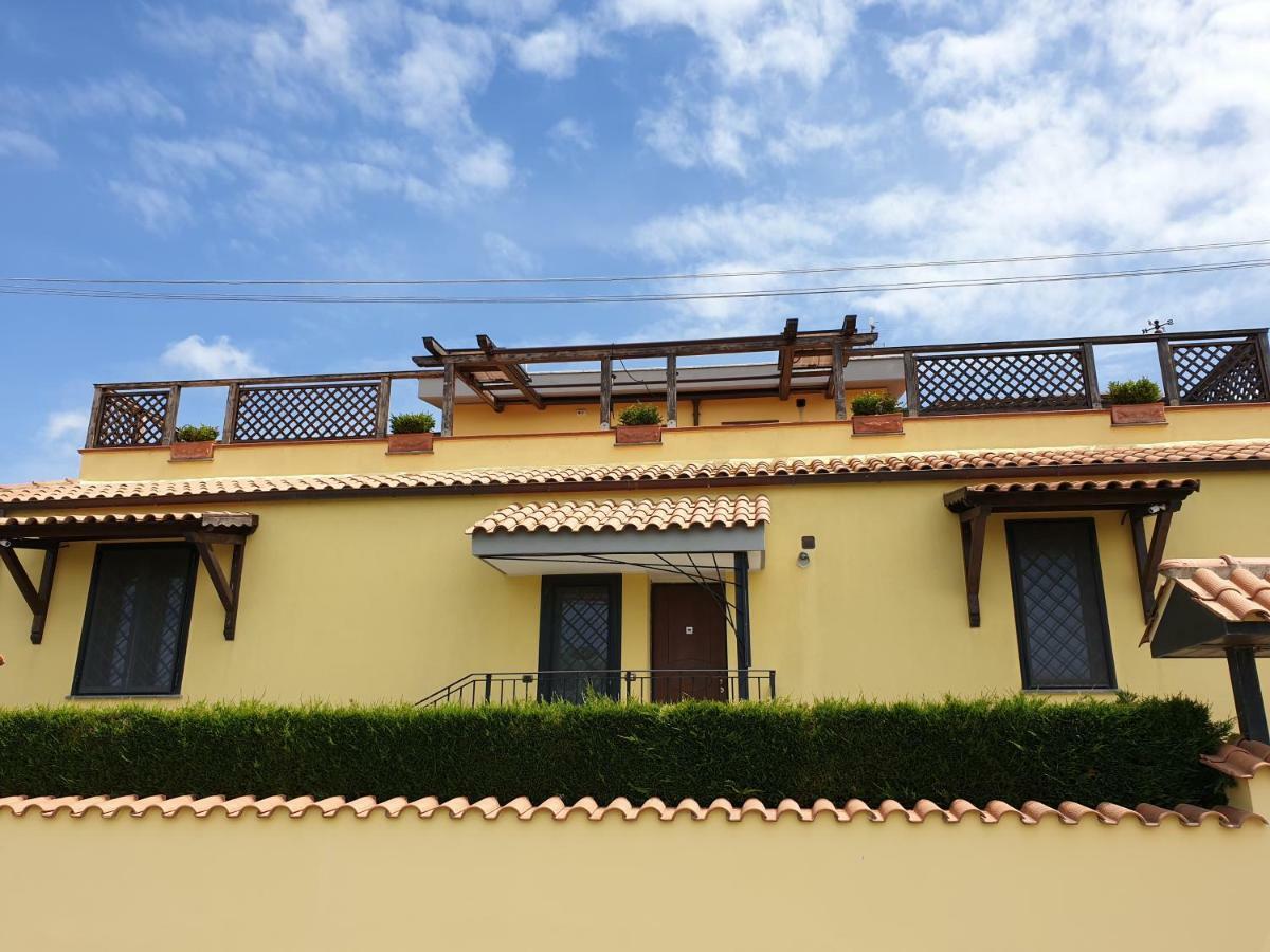 Fly In The World B&B Fiumicino Bagian luar foto