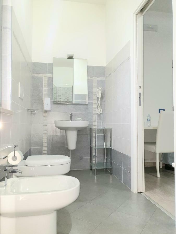 Fly In The World B&B Fiumicino Bagian luar foto